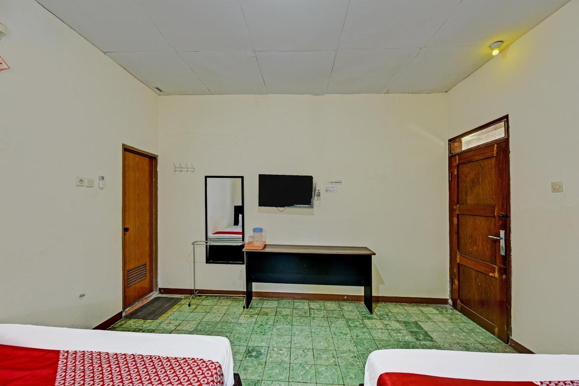 Oyo 90443 Hotel New Kartika In Cilopadang Εξωτερικό φωτογραφία