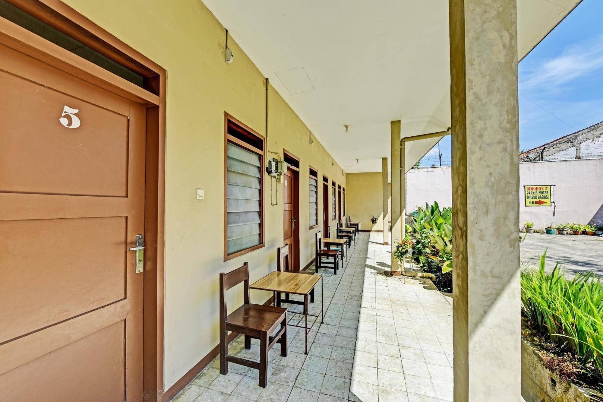Oyo 90443 Hotel New Kartika In Cilopadang Εξωτερικό φωτογραφία